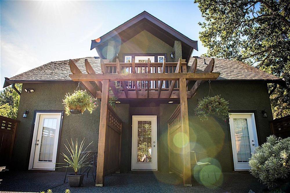 Guest Suites On Benvenuto Brentwood Bay Exterior foto